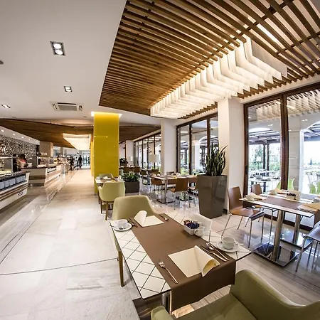 普瑞米尔堡美食全膳食度假村 阳光海滩