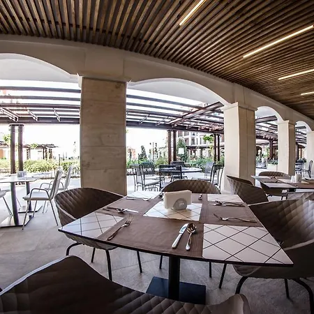 普瑞米尔堡美食全膳食度假村 4*