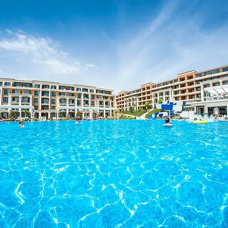 普瑞米尔堡美食全膳食度假村 阳光海滩