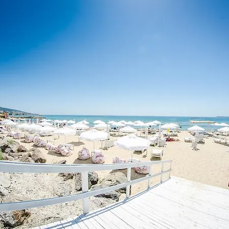 度假村 普瑞米尔堡美食全膳食度假村 4*