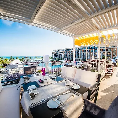 普瑞米尔堡美食全膳食度假村 4*