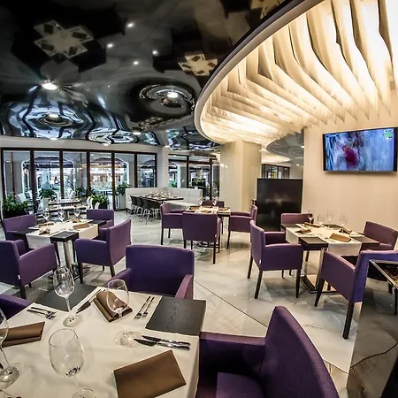 Premier Cuisine - Full Board Napospart