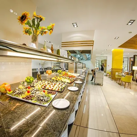 Premier Cuisine - Full Board Napospart